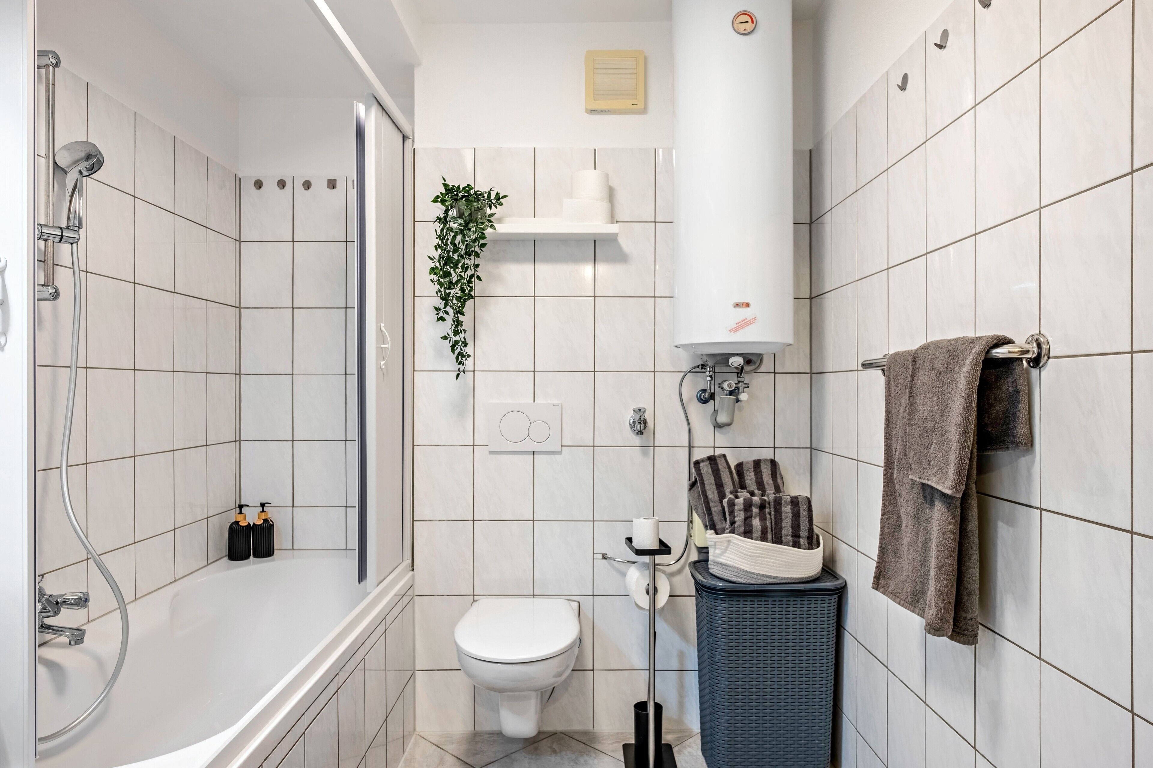Dusche, Haartrockner, Handtücher