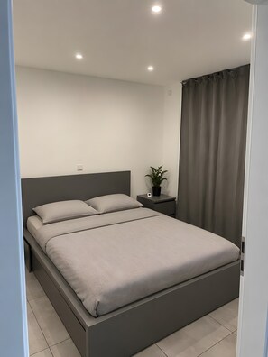 WiFi, bed sheets - Apartment '50 Qm City' with Private Terrace and Wi-Fi (Erkelenz)