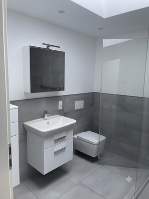 Shower, towels - Apartment '50 Qm City' with Private Terrace and Wi-Fi (Erkelenz)