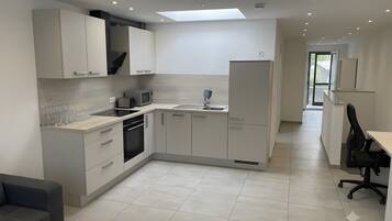Coffee/tea maker, fridge, microwave, oven