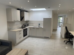 Coffee/tea maker, fridge, microwave, oven - Apartment '50 Qm City' with Private Terrace and Wi-Fi (Erkelenz)