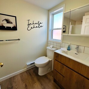 Bathroom - Bright two-bed suite on the KVR Trailhead (Penticton)