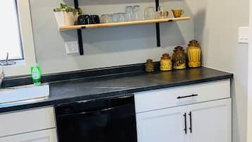 Coffee/tea maker, fridge, microwave, oven