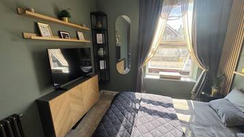 1 bedroom, in-room safe, desk, free WiFi