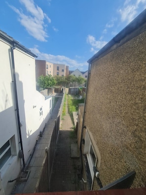 Deluxe Double Room, Garden View | Blackout drapes, soundproofing, iron/ironing board, WiFi (free) - The Oaks (Grays)