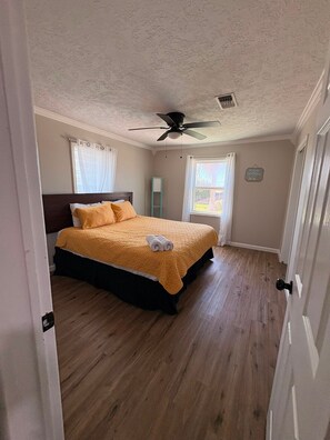 A bedroom with a bed, a ceiling fan, and a window. - Holds 8 · Pool · 3BR/2BA Upper Duplex Peacock Horse Beach Nearby Out City Life (Galveston)