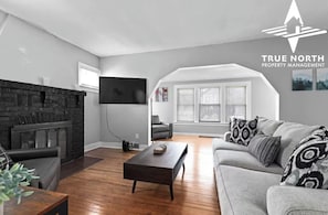 Living area - 3 Bedrooms 2 baths 10 minutes from SU, Downtown, Hospitals and Airport (Syracuse)