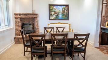 House, Multiple Beds, Patio, Garden View (Santellan Manor) | Dining