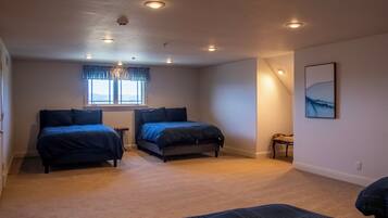 House, Multiple Beds, Patio, Garden View (Santellan Manor) | 6 bedrooms, iron/ironing board, bed sheets