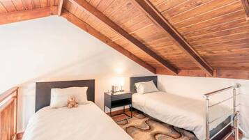 4 chambres, fer et planche à repasser, Wi-Fi, draps fournis
