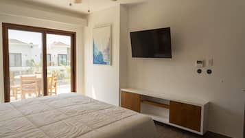 Een strijkplank/strijkijzer, wifi, beddengoed