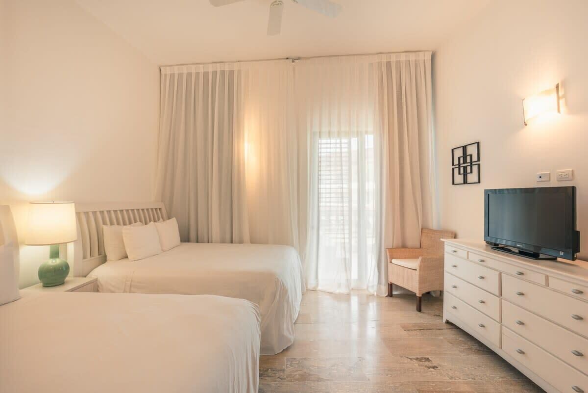 2 habitaciones, tabla de planchar con plancha, wifi y ropa de cama 