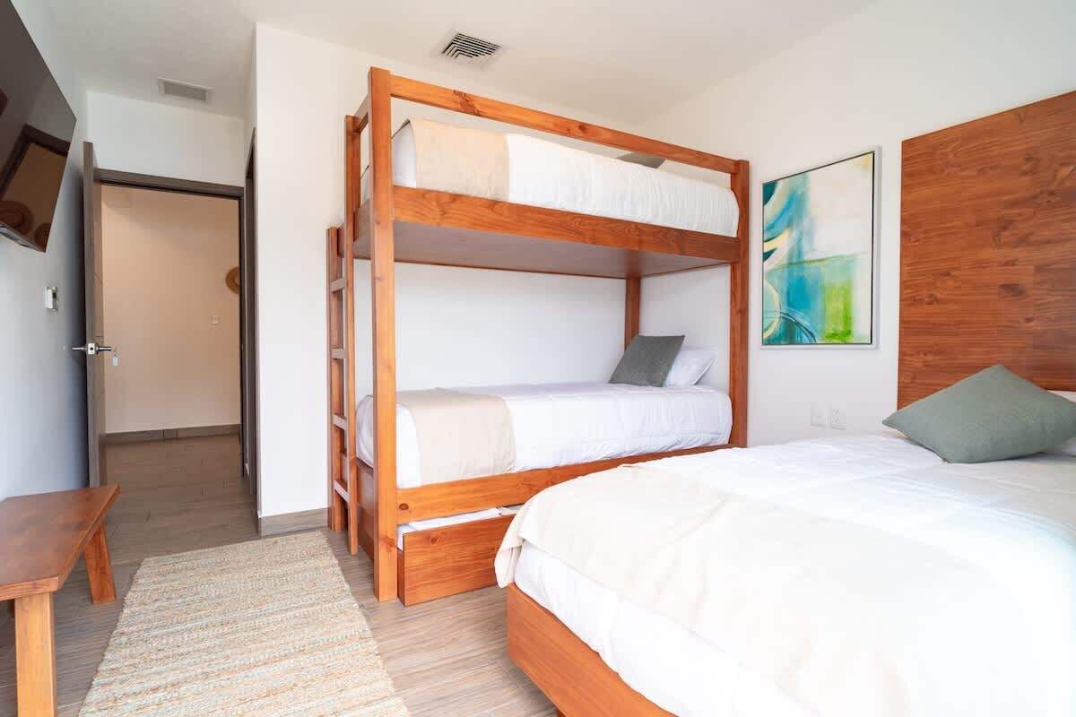 2 chambres, fer et planche à repasser, Wi-Fi, draps fournis