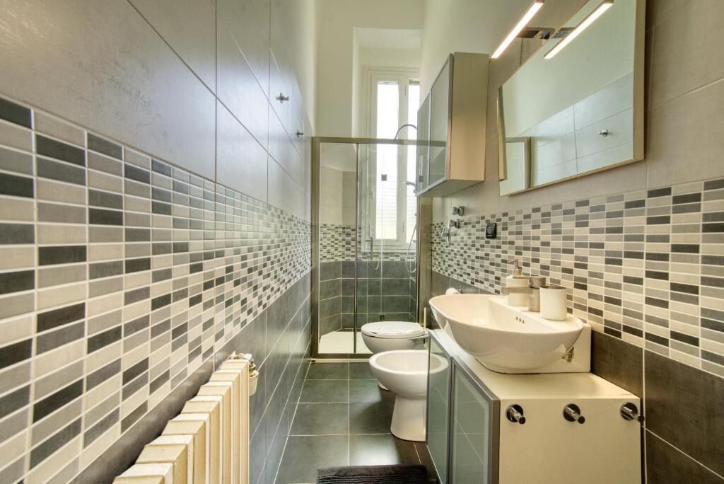 Doccia, asciugacapelli, bidet, asciugamani