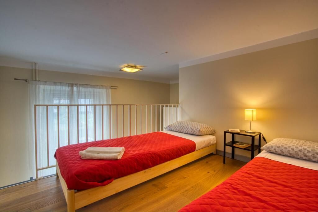 1 dormitorio, tabla de planchar con plancha, wifi y ropa de cama