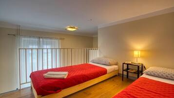 1 dormitorio, tabla de planchar con plancha, wifi y ropa de cama