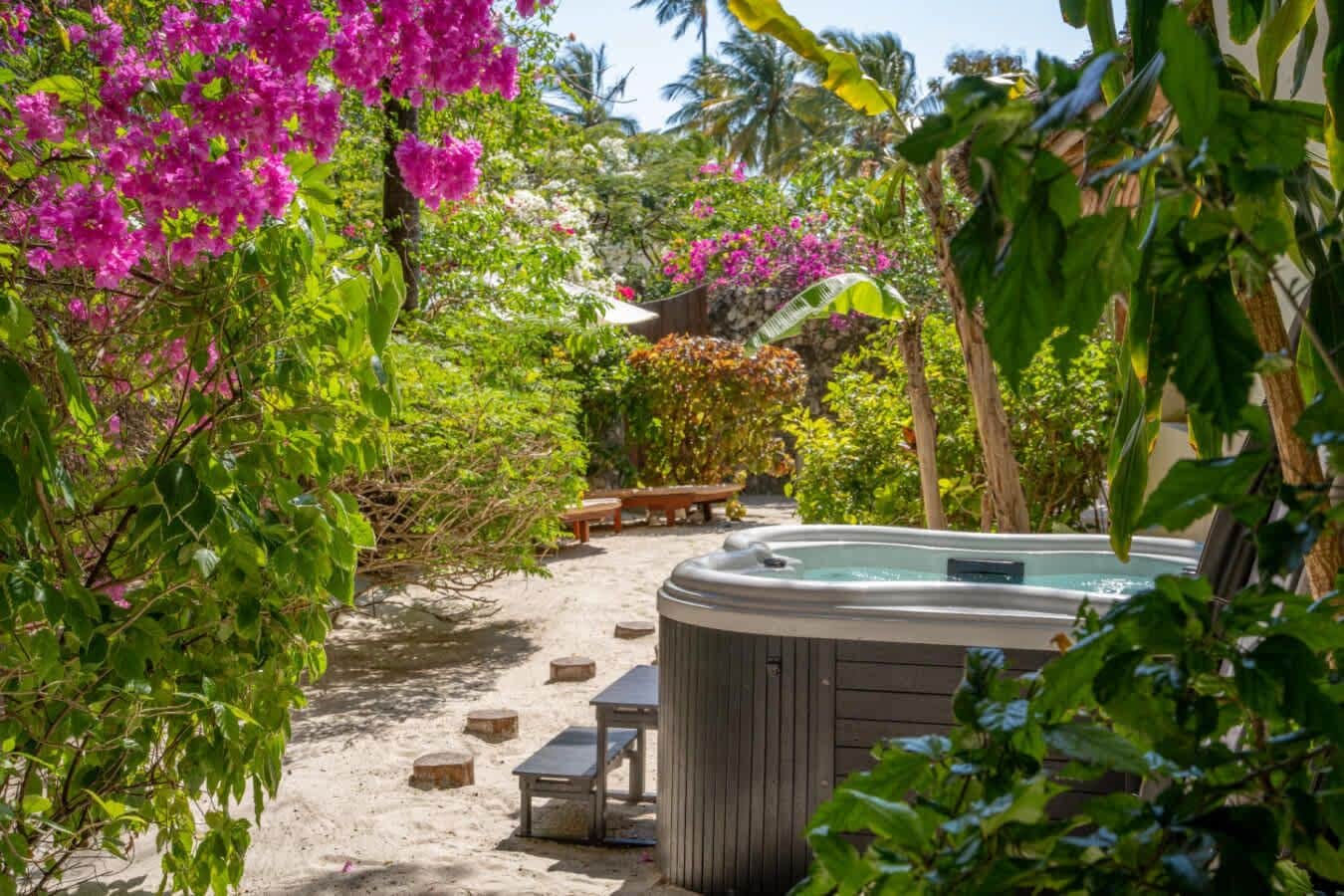 Outdoor spa tub