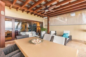 Outdoor dining - Townhouse with ocean view Puerto Bahia P5 (Sánchez)