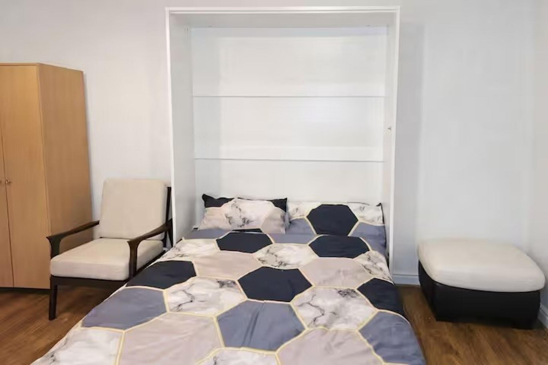 WiFi (free), bed sheets