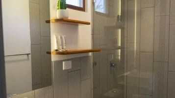 Shower, hair dryer, towels, shampoo
