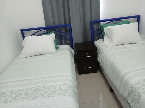 2 bedrooms, iron/ironing board, WiFi