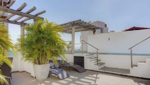 A rooftop terrace with a palm tree, a pergola, and a pool. - Family oasis near the sea - La Cruz Encantada 1A (La Cruz de Huanacaxtle)