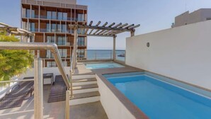 A rooftop swimming pool with a pergola, a staircase, and a view of the sea. - Family oasis near the sea - La Cruz Encantada 3A (La Cruz de Huanacaxtle)