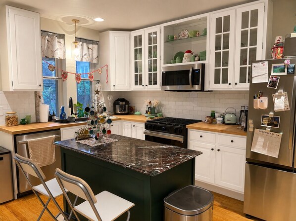 Private kitchen - 3-bed/3-bath townhome in charming Remington walk to JHU and Free Circulator Bus (Baltimore)