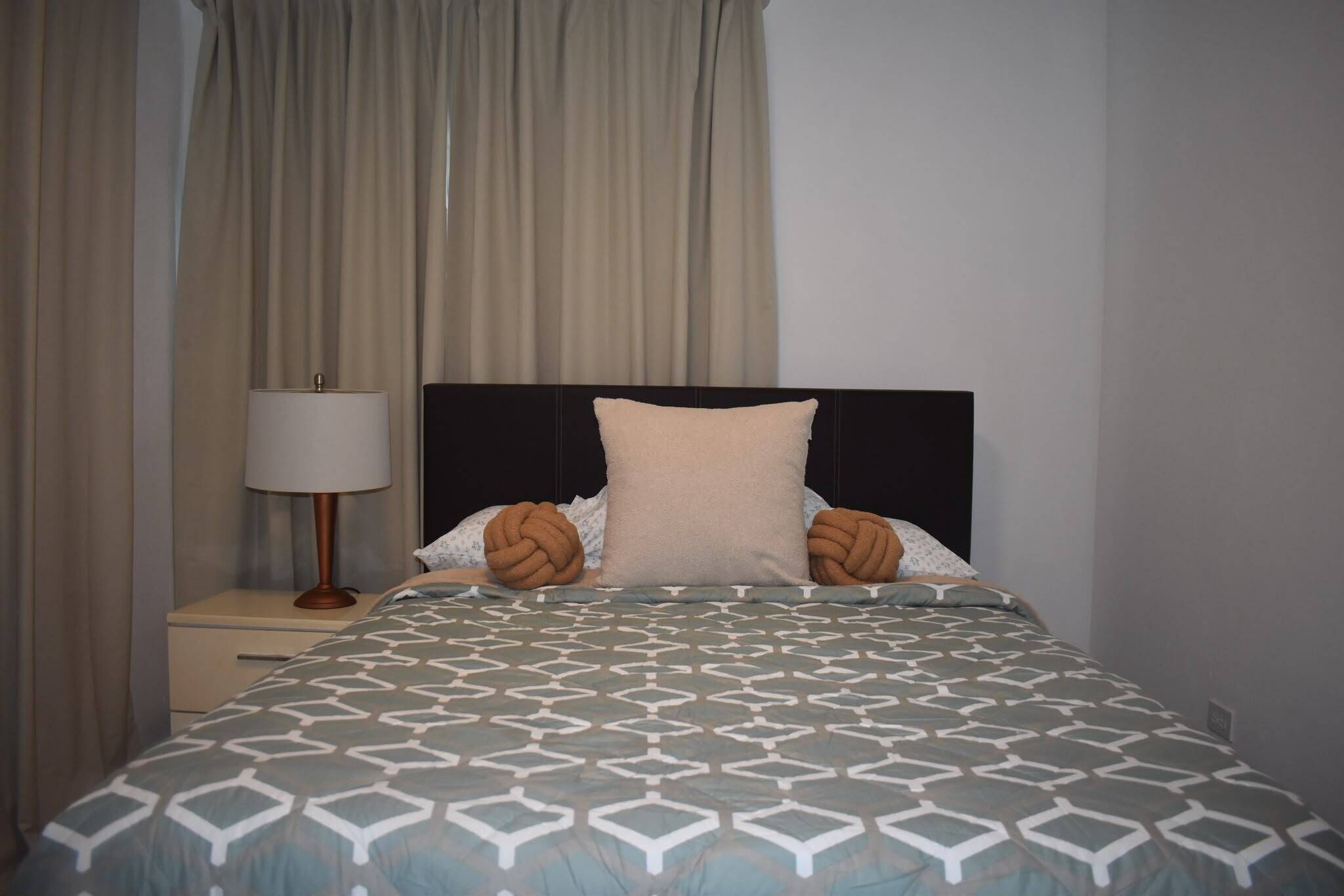 3 dormitorios, tabla de planchar con plancha, wifi gratis y ropa de cama