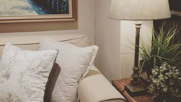 House, 2 Bedrooms, Private Pool, Garden View | Living area