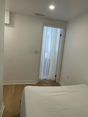 1 bedroom - Oshawa Suite Open Kitchen Living Space (Oshawa)
