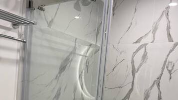 Casa, 1 habitación, patio | Baño