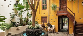 Tulia Guesthouse & Coworking