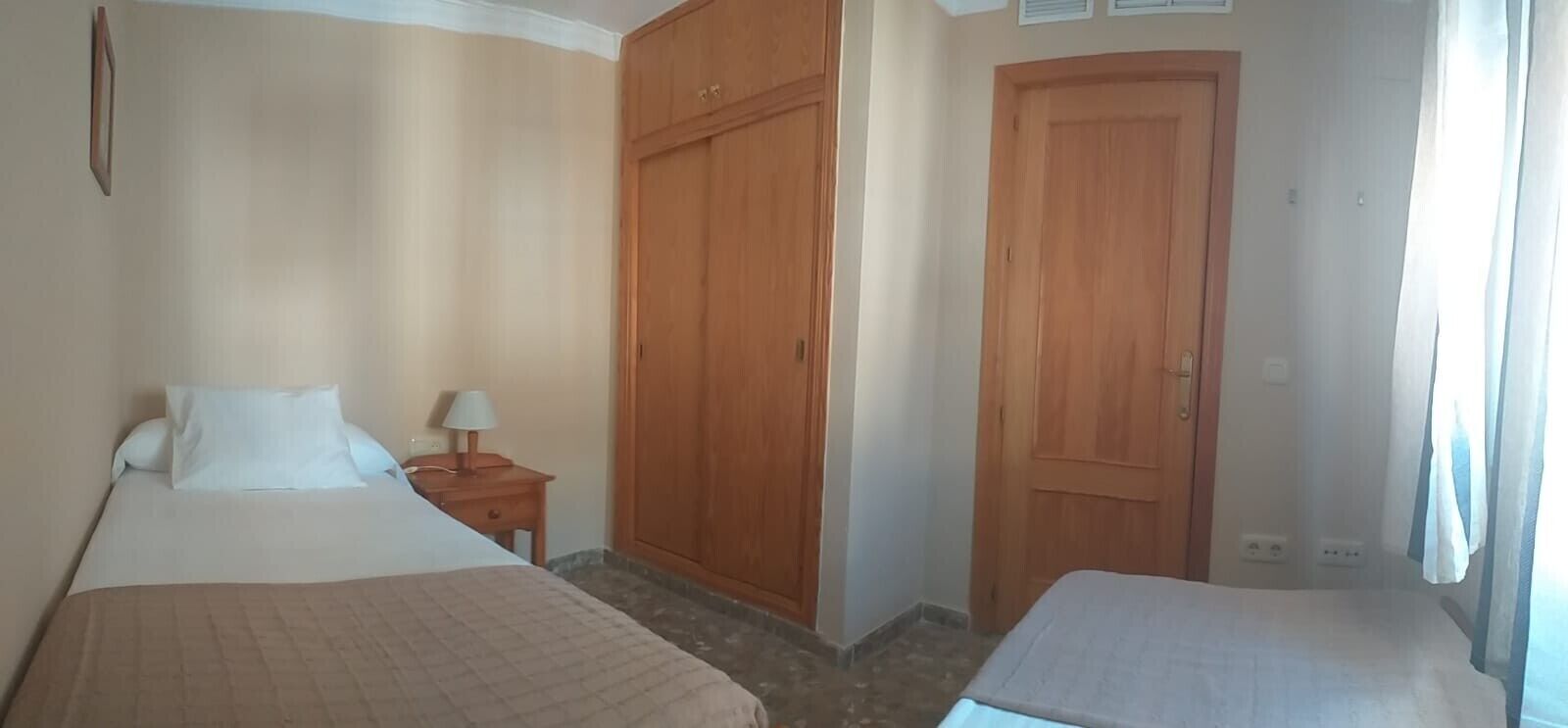 2 chambres, fer et planche à repasser, Wi-Fi, draps fournis