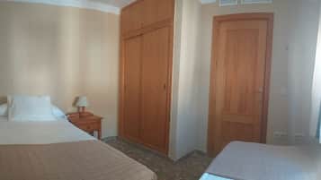 2 chambres, fer et planche à repasser, Wi-Fi, draps fournis