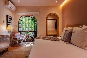10 bedrooms, desk, iron/ironing board, travel crib
