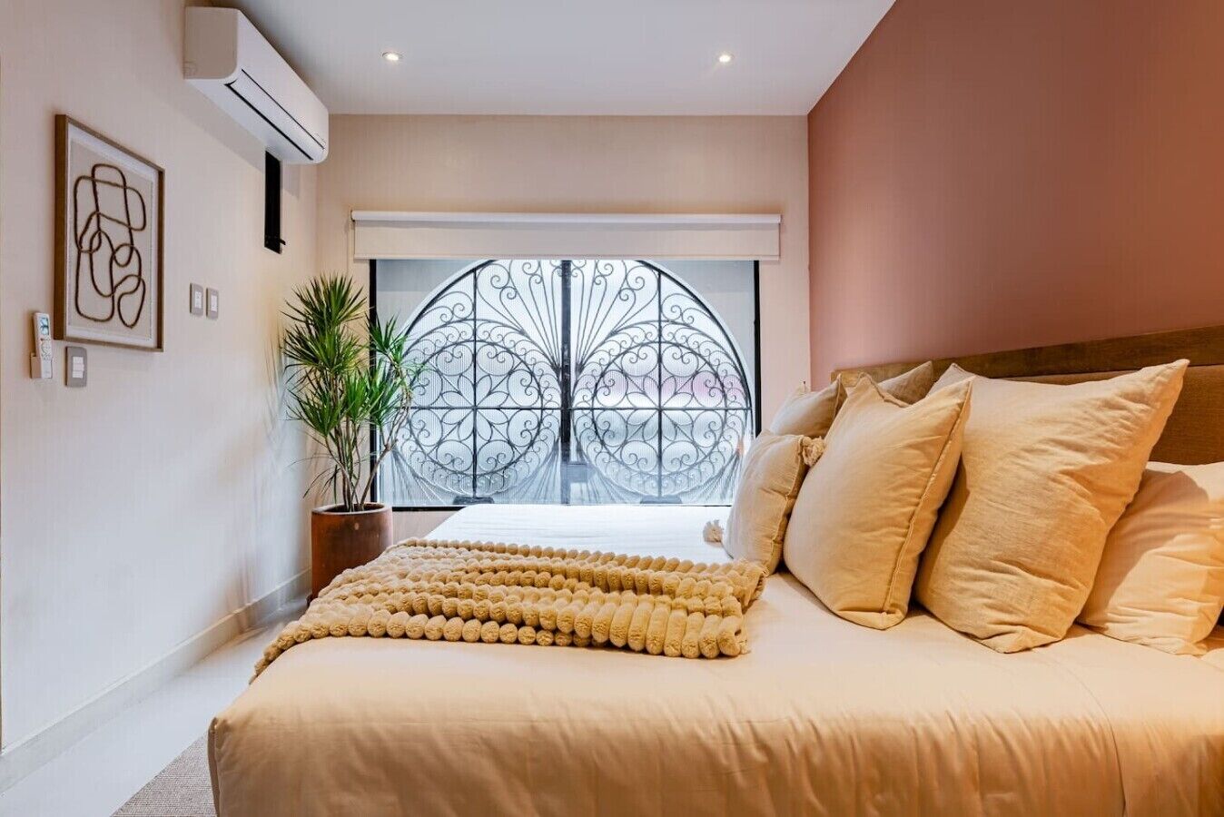 10 bedrooms, desk, iron/ironing board, travel crib