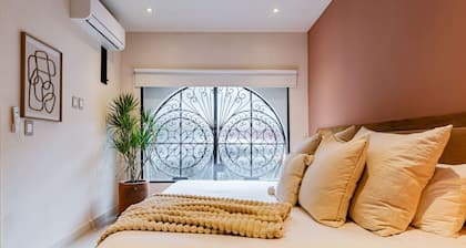 Lux 10-BR Condesa Villa · Heated Pool · Sleeps 20