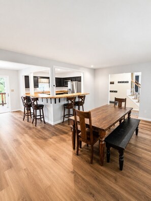 Dining - Peaceful 4-Bedroom Newly Renovated Lake Front Retreat - Goodview, VA (Goodview)