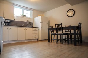Dining - Full apartment in Gatineau, 10 min drive to Ottawa (Gatineau)
