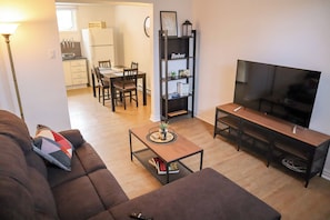 Living area - Full apartment in Gatineau, 10 min drive to Ottawa (Gatineau)