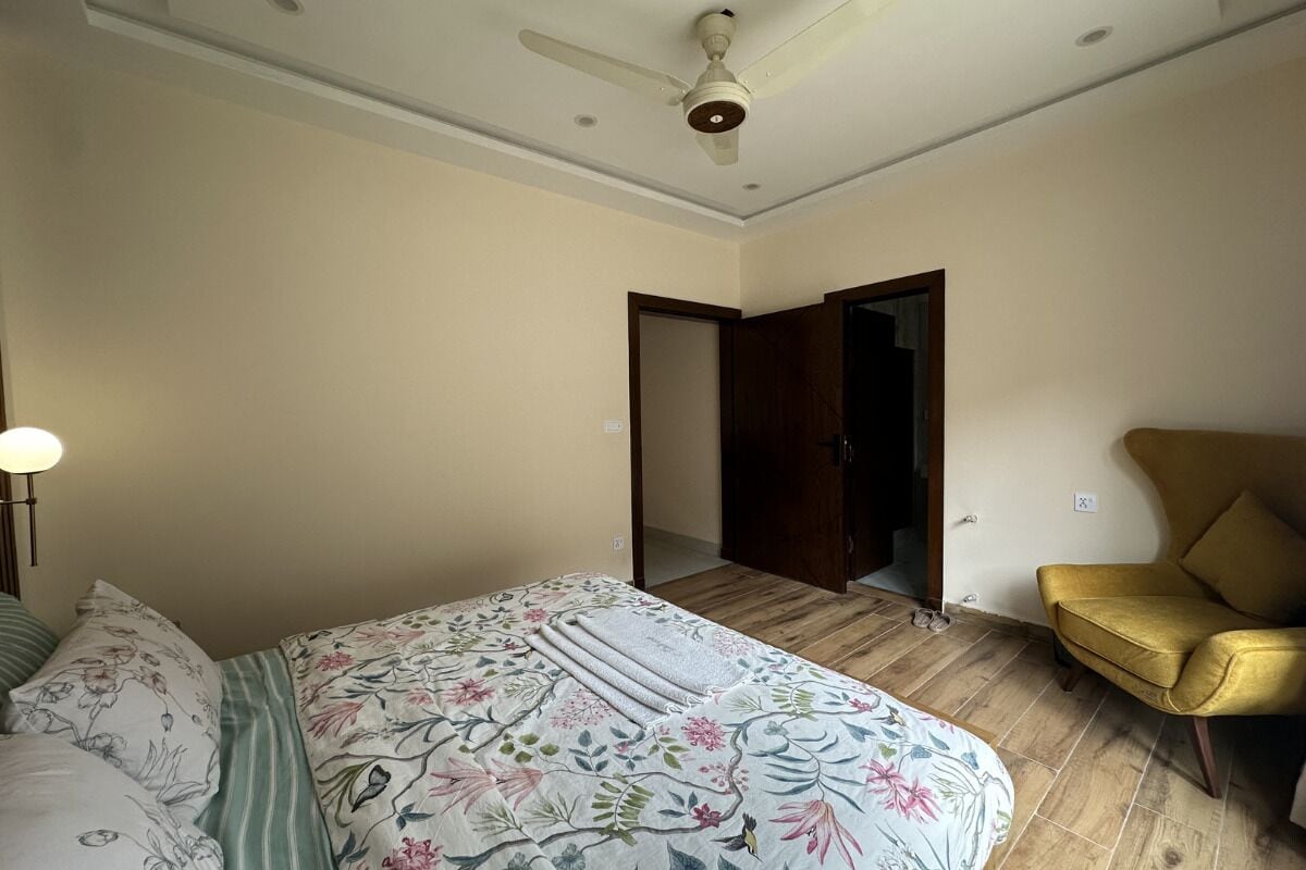 Apartamento, vistas a la montaña | Sistema de insonorización, tabla de planchar con plancha, wifi gratis