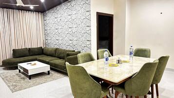 Apartamento, vistas a la montaña | Interior