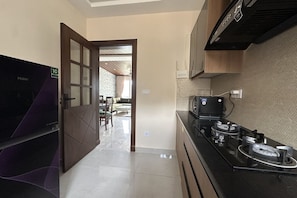 Departamento, vista a la montaña | Cocina privada | Horno y utensilios de cocina