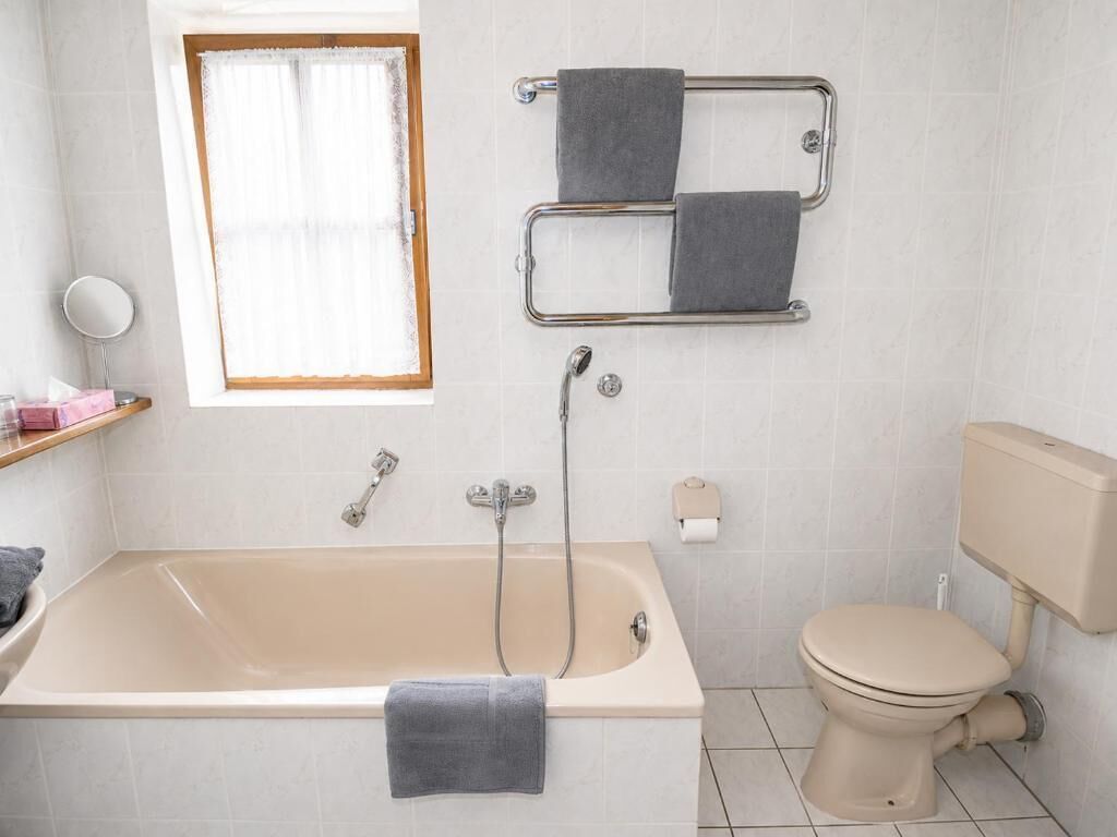 Double Room, Balcony, Courtyard View | Bathroom