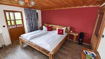 Habitación doble, balcón, vista al patio | Wifi gratis