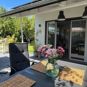 Outdoor dining - My vacation home in the Bay of Lübeck. New as of 2026 - 700m to the beach (Scharbeutz)