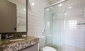 Apartment | Bathroom - Ground Fl. Apt. in Cond. in Asa Norte Sud0111 (Brasília)