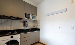 Apartment | Private kitchen - Ground Fl. Apt. in Cond. in Asa Norte Sud0111 (Brasília)