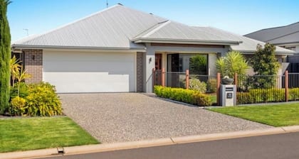 Modern Dream House | Stylish, Bright & Peaceful Near CBD